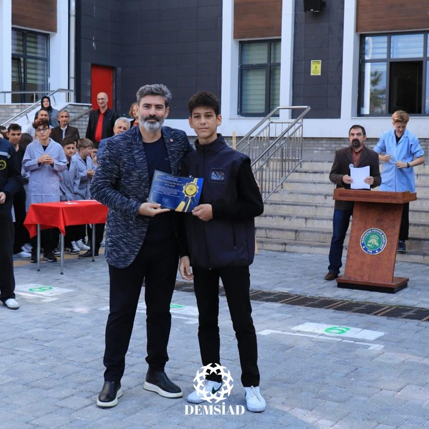 DEMSİAD Önlük Giyme Töreninde Gençlerle Buluştu (3)