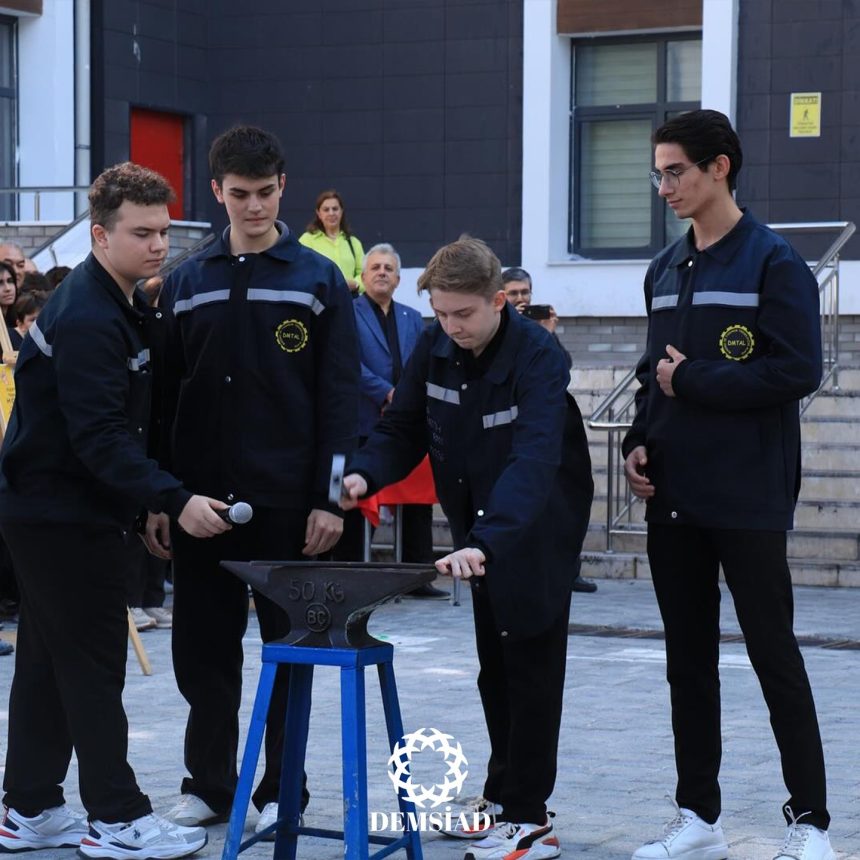 DEMSİAD Önlük Giyme Töreninde Gençlerle Buluştu (5)