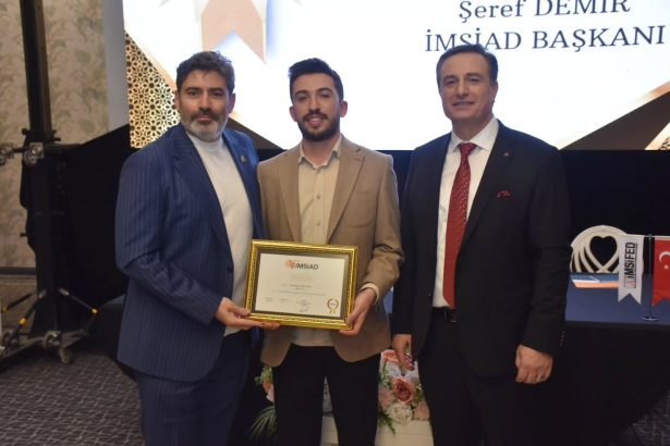 İMSİAD Geleneksel İftarında Genç Üyelere Sertifika (1)