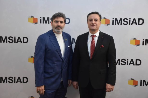 İMSİAD Geleneksel İftarında Genç Üyelere Sertifika (3)