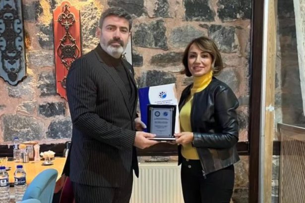 Uludağ MYO'dan Derneğimize Teşekkür Plaketi (2)