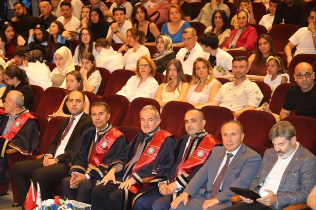 DEMSİAD Uludağ MYO 37. Dönem Mezuniyetine Katıldık (3)